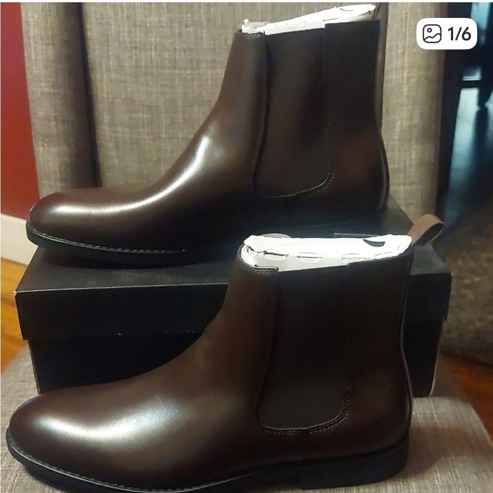 NWT Alfani Brown Chelsea LUKA 2
Boots Sleek Design Size 9